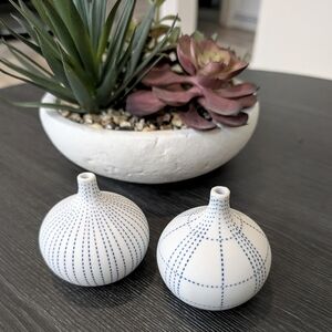 Porcelain ceramic mini bud vases - set of 2